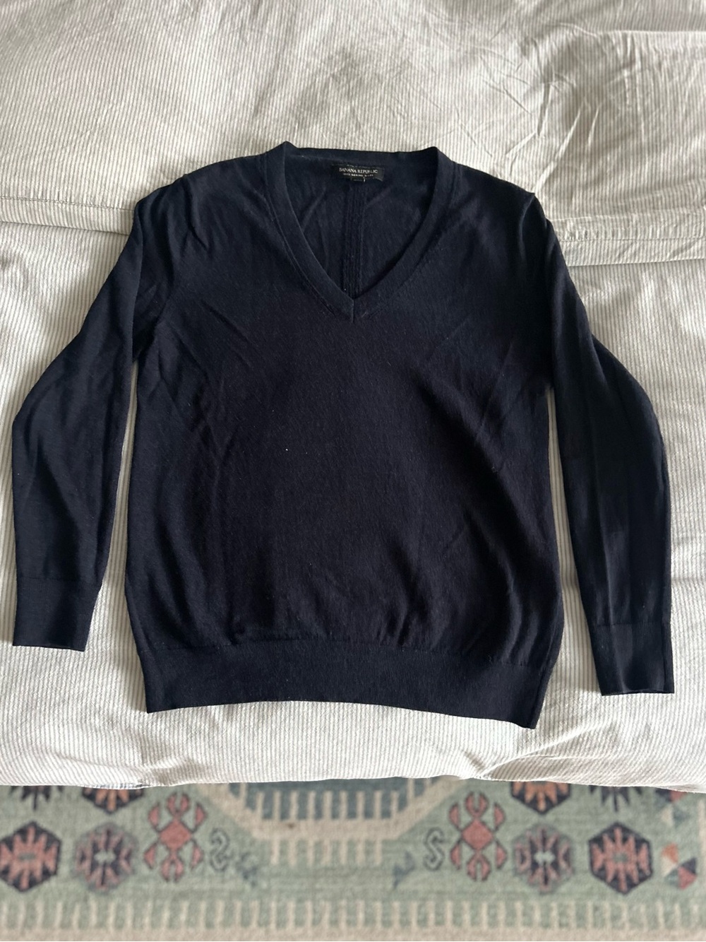 Banana Republic Merino Wool V-Neck Sweater in Navy
